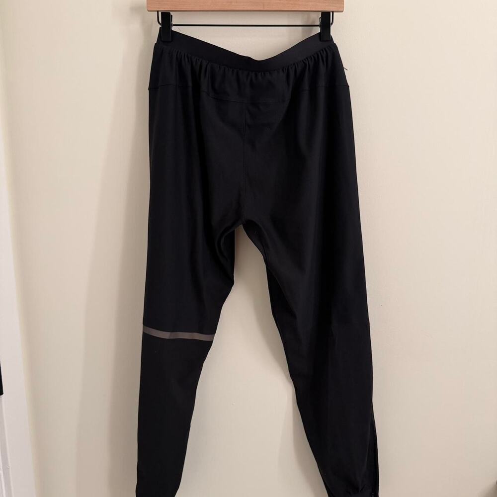 men’s black LULULEMON reflective running jogger [M]